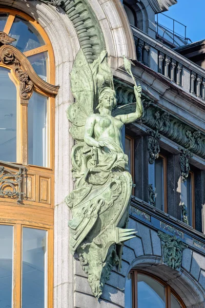 Sculture sulla facciata della Casa dei Cantori, San Pietroburgo, Russ — Foto Stock