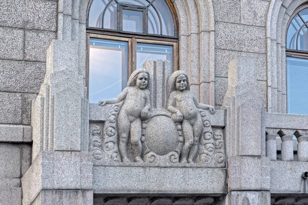 Скульптурна з поліуретану на фасаді — стокове фото