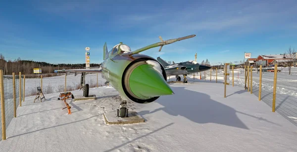 Straaljager vliegtuigen Mig-21bis en Saab 35 Draken (The Dragon) — Stockfoto