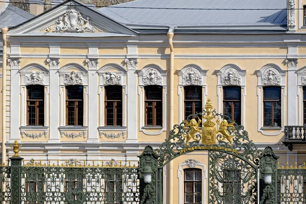 Шереметєв палац - фонтан будинку, Санкт-Петербурзі — стокове фото