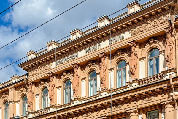 Facciata decorata di Radisson Royal hotel a San Pietroburgo — Foto Stock