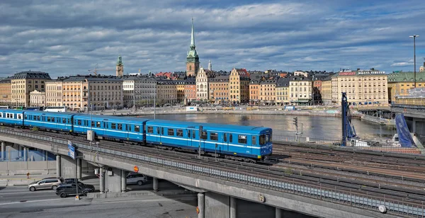 Subway train on bridge. Slussen, Stockholm, Sweden — Stock Photo, Image