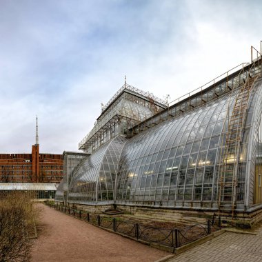 Gre Petrus Botanik Bahçesi 'nin cam cephesi.