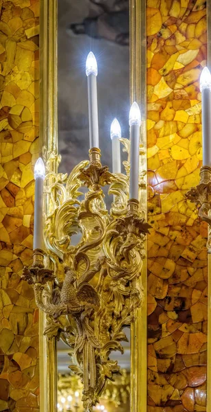 Αγία Πετρούπολη Ρωσία Φεβρουάριος 2020 Επιχρυσωμένα Διακοσμητικά Στοιχεία Στον Κεχριμπαρένιο — Φωτογραφία Αρχείου