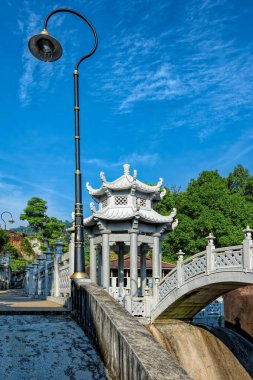 Çin Budist tapınağı Kek Lok Si (Yüce Mutluluk Tapınağı), Air Itam 'da yer almaktadır. Güneydoğu Asya 'nın en büyük Budist komplekslerinden biri..