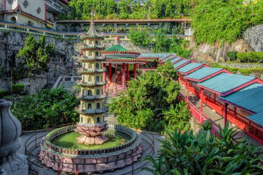 Çin Budist tapınağı Kek Lok Si (Yüksek Mutluluk Tapınağı), Air Itam, Penang, Malezya 'da yer alır. Güneydoğu Asya 'nın en büyük Budist komplekslerinden biri..