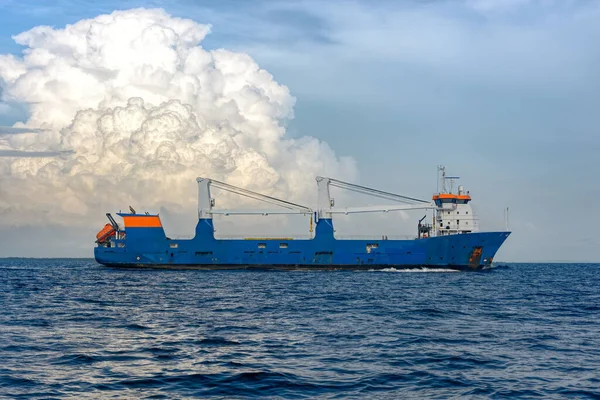 Navio Carga Geral Tipo Heavylift Topo Aberto Navegou Lastro Oceano — Fotografia de Stock