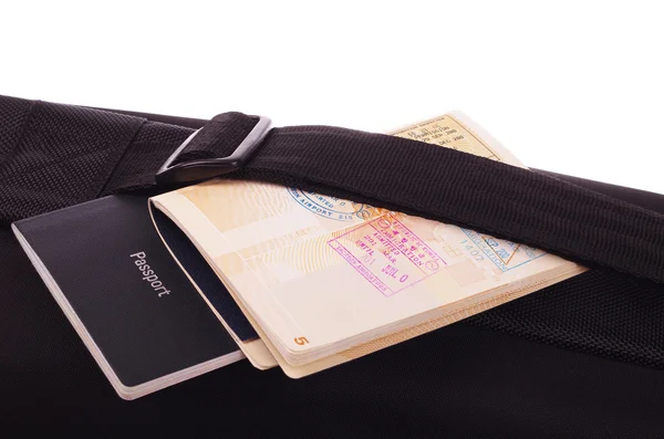 Bolsa de viaje negro y pasaportes — Foto de Stock