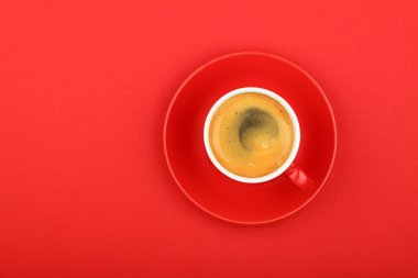 Bir espresso kahve Kupası ile kırmızı daire