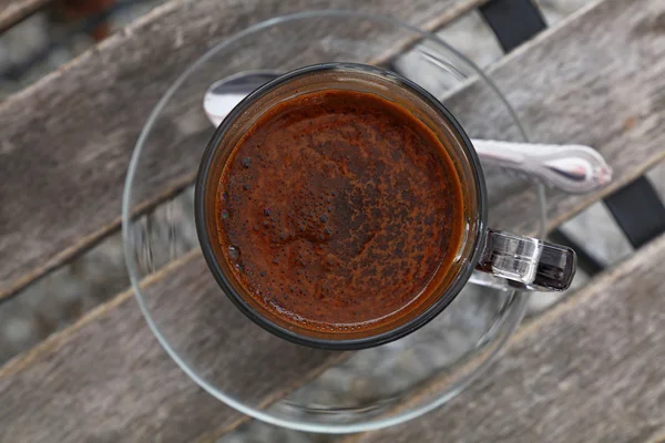 Turkiskt kaffe i glas kopp närbild ovanifrån — Stockfoto