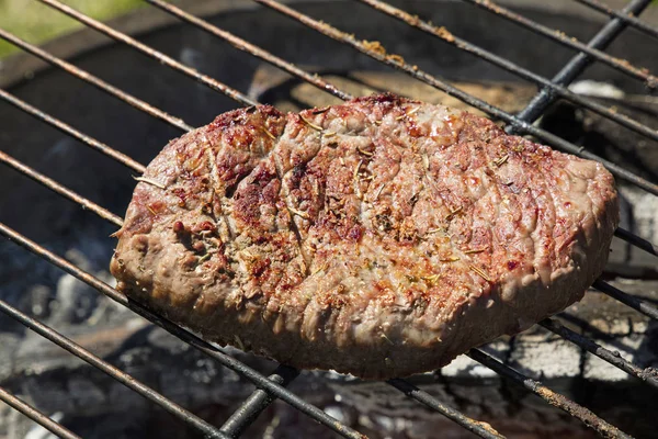 Barbekü Izgara yemek ızgara sığır eti biftek — Stok fotoğraf