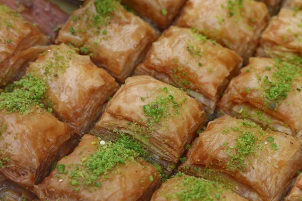 Печенье Baklava на витрине розничного рынка — стоковое фото