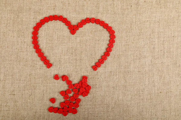 Piros szív alakú varrás gombok vászon — Stock Fotó