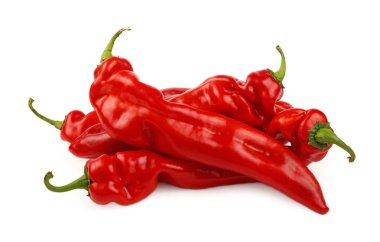 Beyaz izole kırmızı kırmızı biber biber yakın çekim
