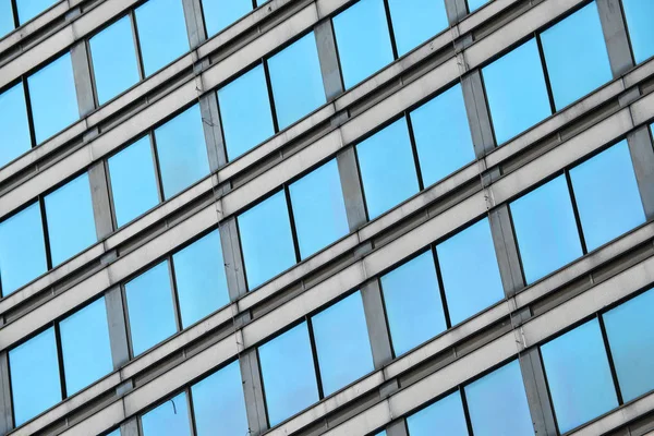 Escritório de negócios moderno edifício janelas de vidro azul — Fotografia de Stock