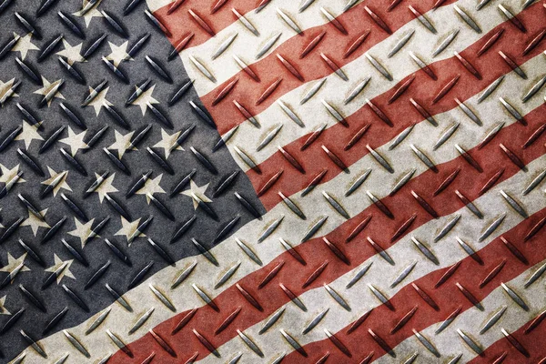 Гранж винтажный американский флаг над старым металлом — стоковое фото