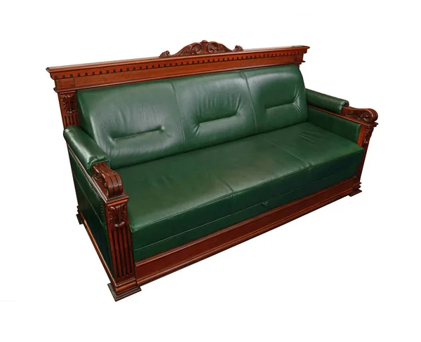 Sofá Coach de cuero verde aislado en blanco —  Fotos de Stock