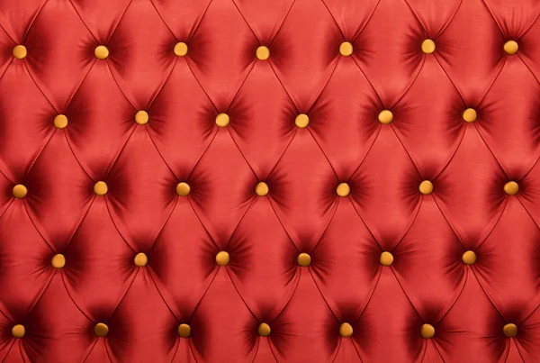 Capitone rojo con botones dorados textura —  Fotos de Stock