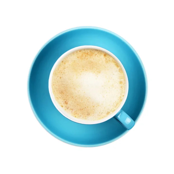 Café con leche de capuchino completo en taza azul aislada — Foto de Stock