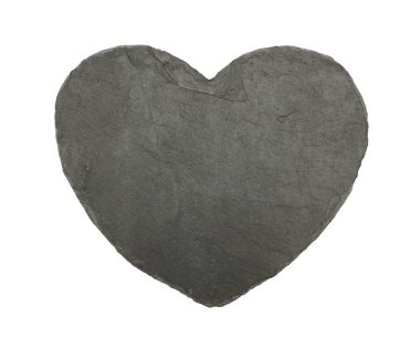 Kara barut tahta üzerinde beyaz izole kalp şeklinde