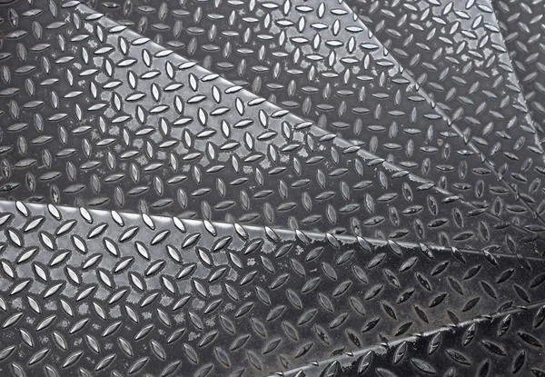 アンチ スリップ ダイヤモンド パターンを持つ灰色の金属の手順 — ストック写真