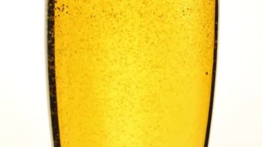 Dökme bira cam kabarcıkları ile kapatmak