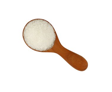 Tahta kaşık kaşık izole beyaz şeker dolu