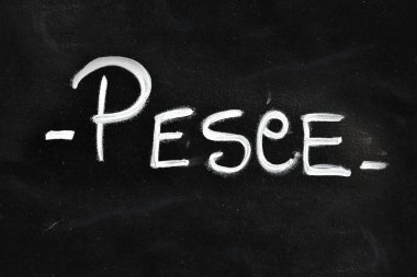 Beyaz tebeşir Pesce kelime siyah yazı tahtası