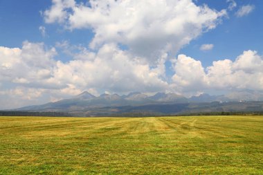 Dağların üzerinden alan ile güzel manzara