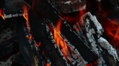 Ahşap yangın alev spire şenlik ateşi şöminede yanan