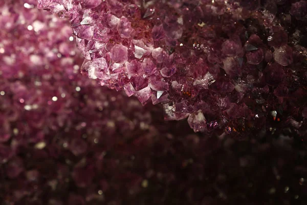 Close up background of purple amethyst crystals — Stock Photo, Image