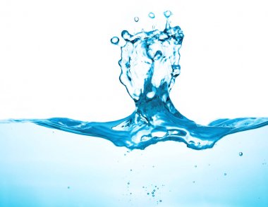 Su sıçrama kadar beyaz üzerinde kapatın