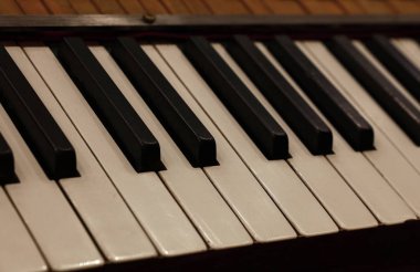Eski vintage piyano klavye kadar kapatın