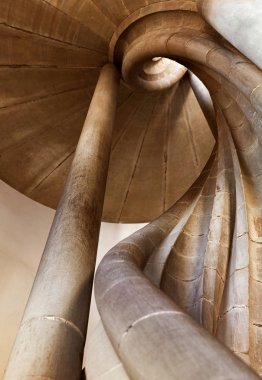 Spiral taş merdiven eski kule