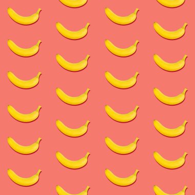 Pembe arka planda kusursuz muz deseni