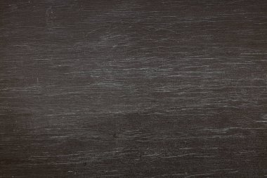 Siyah okul kara tahta blackboard oturum açma beyaz arka plan üzerinde izole kahverengi ahşap çerçeve