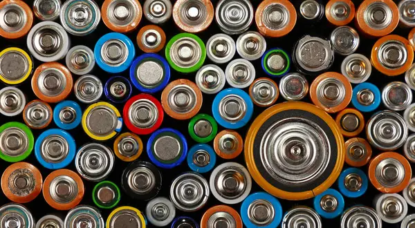 Närbild Bakgrund Diverse Färgglada Elektriska Alkaliska Batterier — Stockfoto