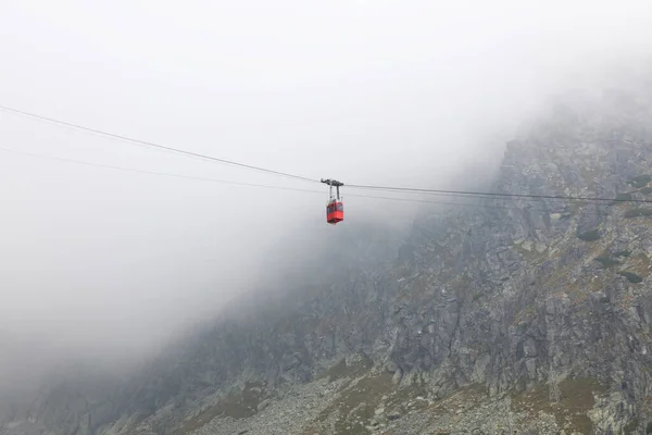 Red Mountain Cableway Car Lift Clouds Fog Low Angle Side — Stock Photo, Image