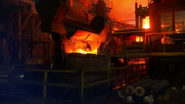 Industria metalúrgica, fundición de acero, producción de acero — Vídeo de stock