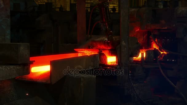 Industria metalúrgica, fundición de acero, producción de acero — Vídeo de stock