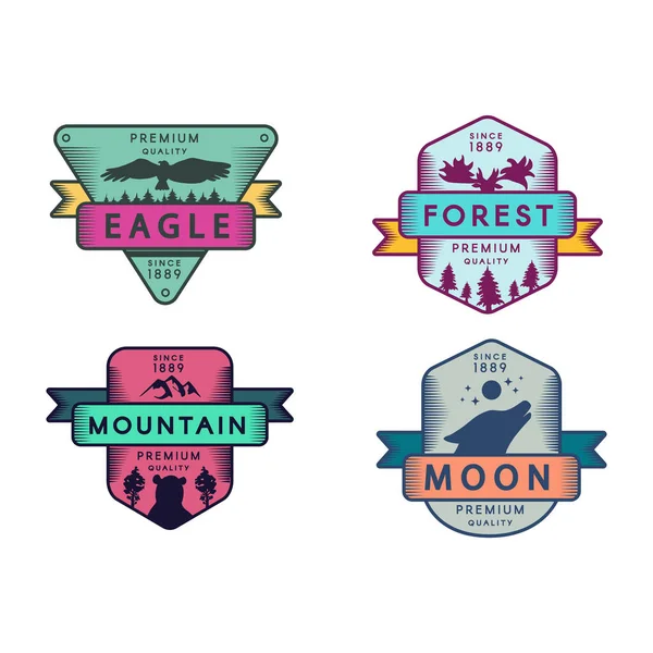 Wilder Adler und Berg, Mond und Wald setzen Logo — Stockvektor