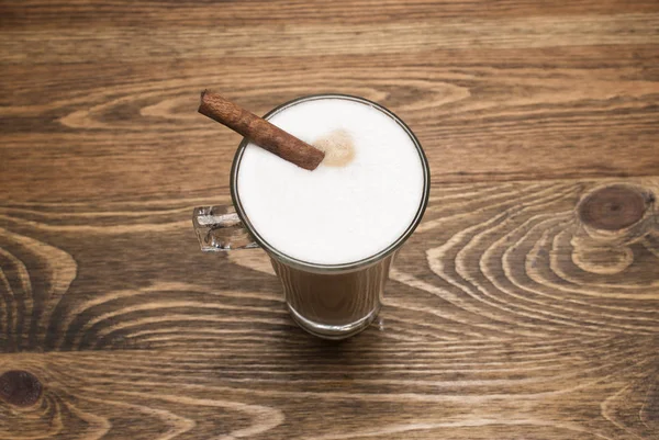 Varm kaffe dryck i ett glas cup — Stockfoto