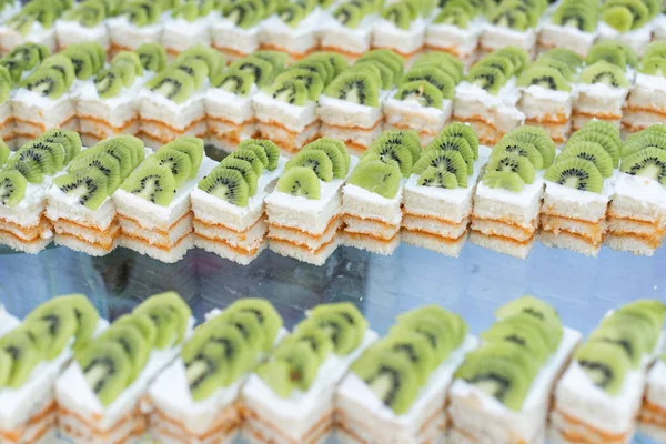 Desserts sucrés et gâteaux — Photo