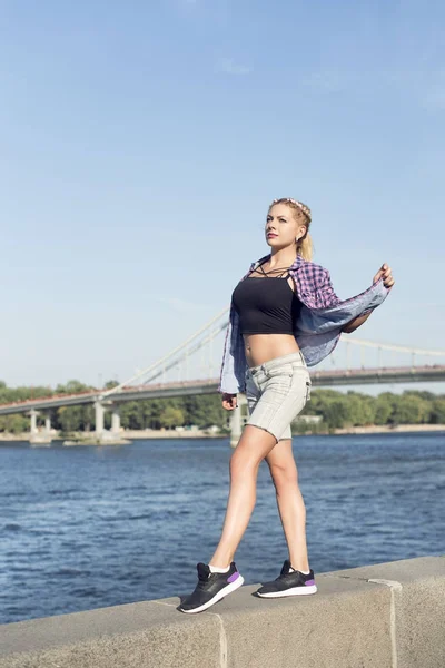 Blonde in different places of the city — Stock Photo, Image