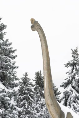 Kışın vahşi dinozor