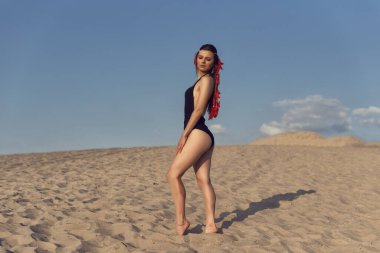 Yaz fotoğraf çekimi kum tepelerinde