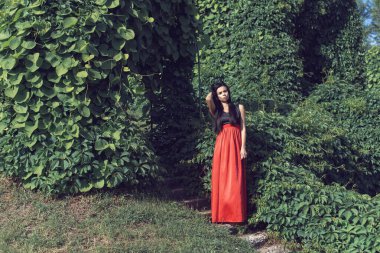 Belki bir kızla parkta yürürüm