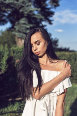 Belki bir kızla parkta yürürüm