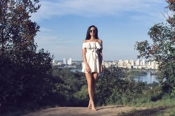 Peut Marcher Dans Parc Avec Une Fille — Photo