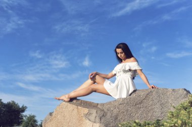 Belki bir kızla parkta yürürüm